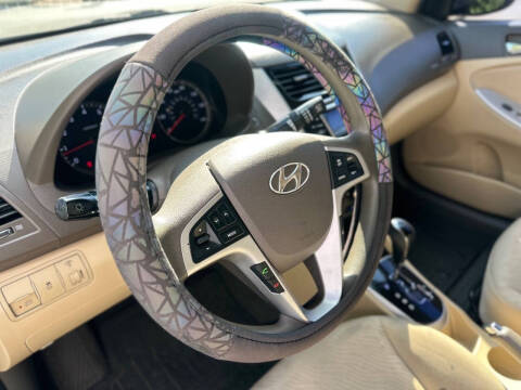 2012 Hyundai Accent GLS