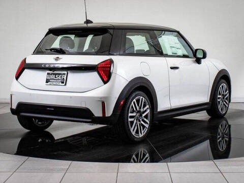 2025 MINI Hardtop 2 Door Cooper Signature Trim