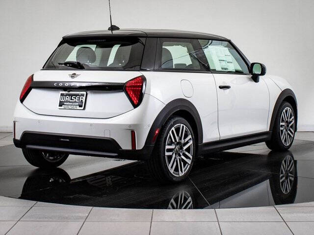 2025 MINI Hardtop 2 Door Cooper Signature Trim
