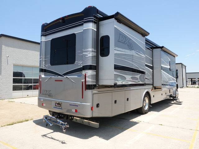 2018 Freightliner M2 106