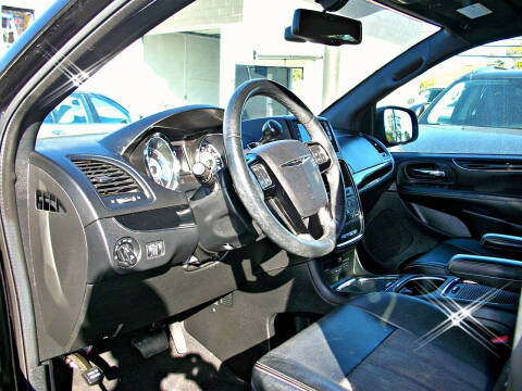 2015 Chrysler Town and Country S