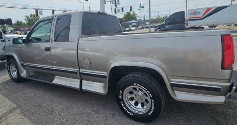 1998 Chevrolet C/K 1500 Series for sale at SEBASTIAN AUTO SALES INC. in Terre Haute IN