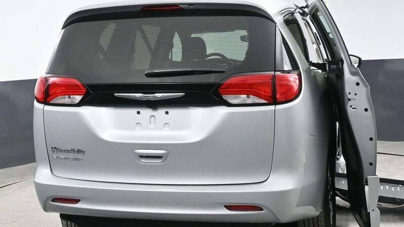 2024 Chrysler Voyager LX