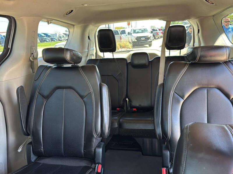2020 Chrysler Voyager LXi