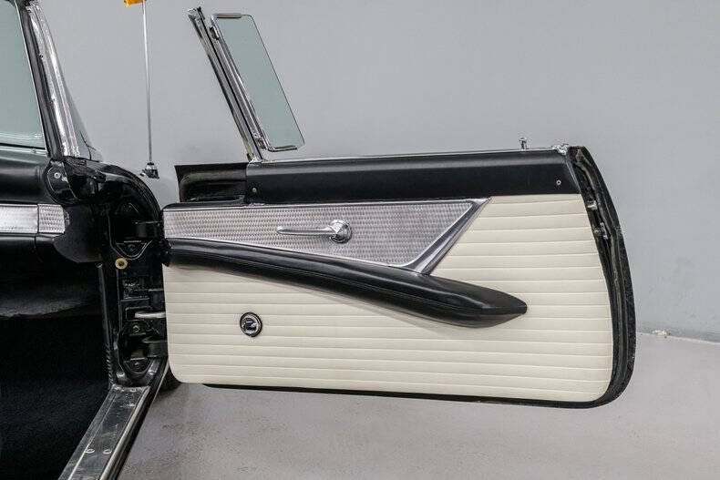 1956 Ford Thunderbird