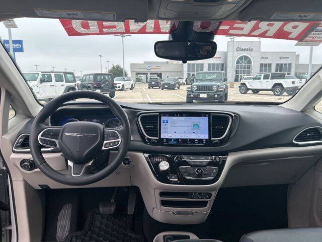 2024 Chrysler Pacifica Touring L - Photo 39