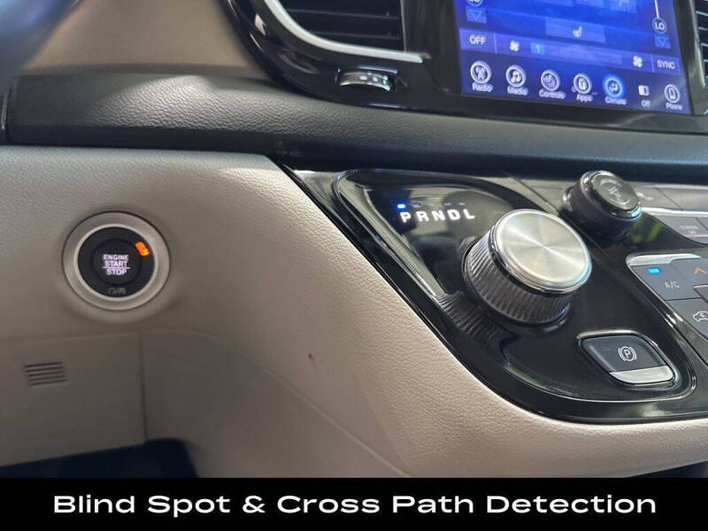 2017 Chrysler Pacifica Touring-L