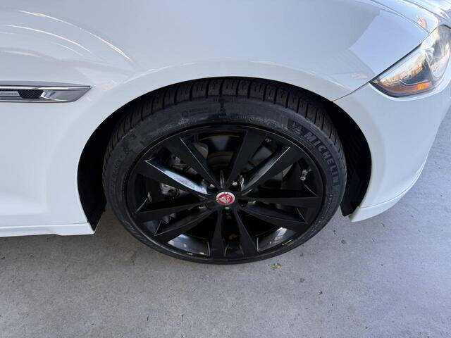 2017 Jaguar XJ R-Sport