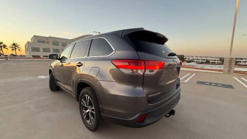 2018 Toyota Highlander LE