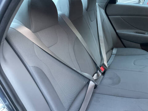 2023 Hyundai Elantra SE