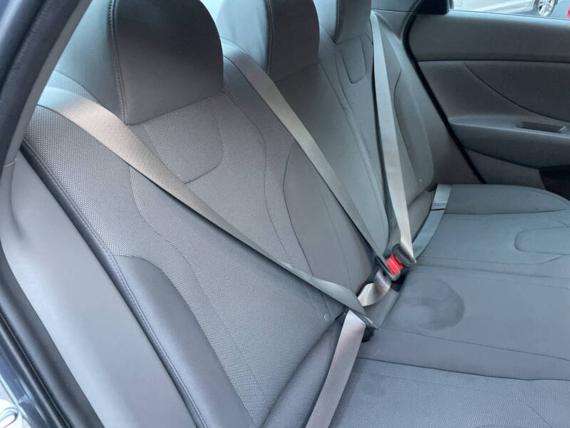 2023 Hyundai Elantra SE