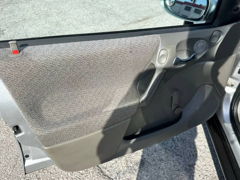 2002 Saturn L-Series L100