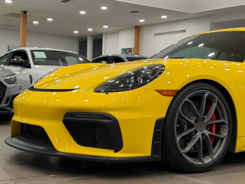 2022 Porsche 718 Cayman GT4