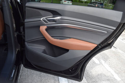 2022 Audi e-tron quattro Premium