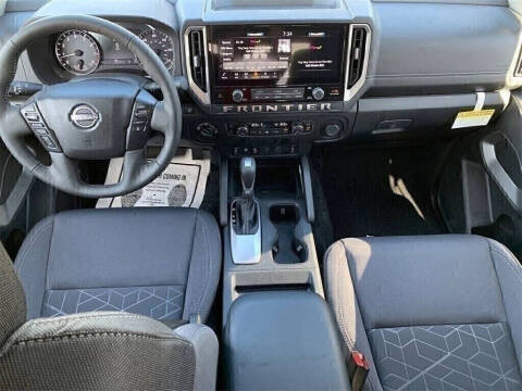 2025 Nissan Frontier SV