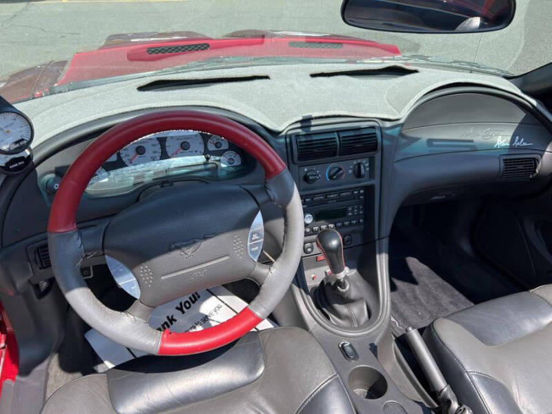 2004 Ford Mustang GT Deluxe