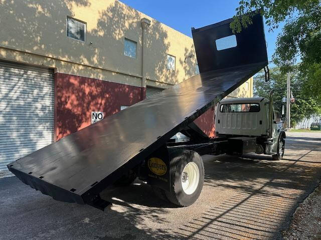 2019 Freightliner M2 106