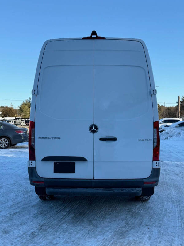 2020 Mercedes-Benz Sprinter Crew Van Base photo 8