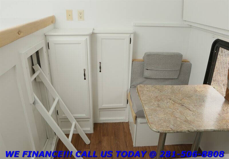 2013 Forest River Salem 30ft SLIDE OUT RV CAMPER