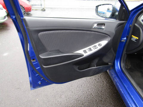 2012 Hyundai Accent SE