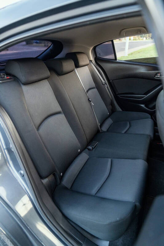 2016 Mazda MAZDA3 i Sport