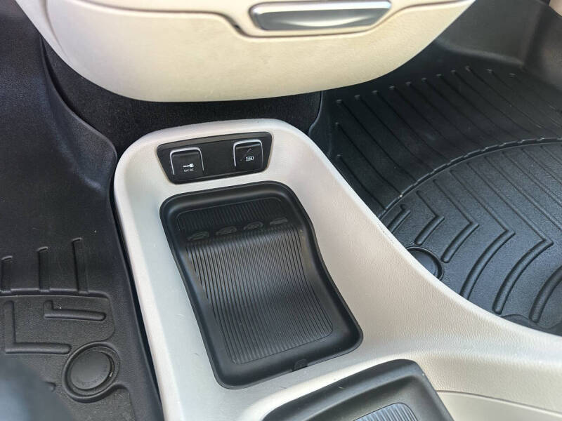 2017 Chrysler Pacifica Touring-L