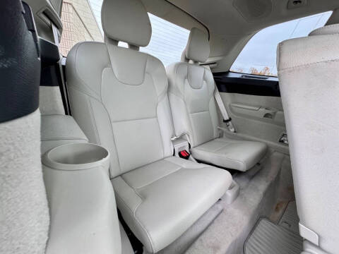 2017 Volvo XC90 T6 Momentum