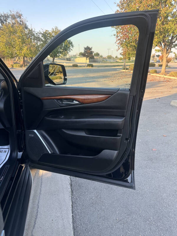 2016 Cadillac Escalade Luxury Collection