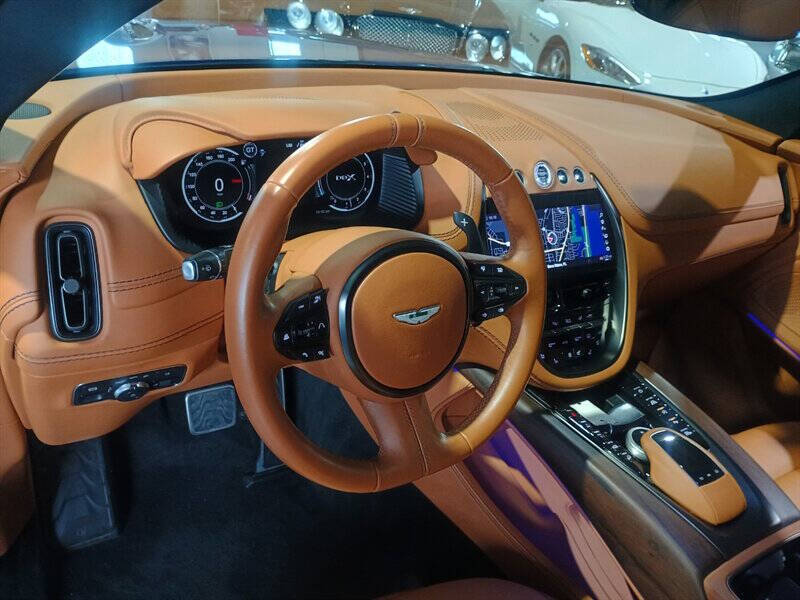 2021 Aston Martin DBX 33