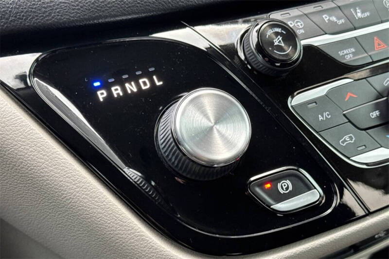 2017 Chrysler Pacifica Touring-L Plus