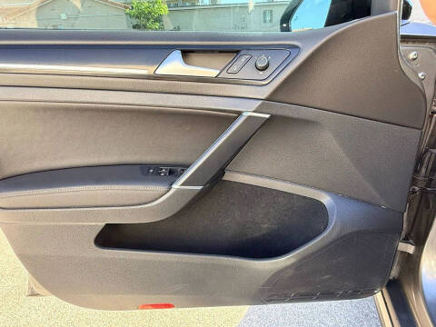 2017 Volkswagen Golf R 4Motion