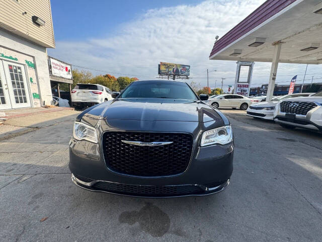 2019 Chrysler 300 for sale at KAISER MOTOR CARS.LLC in Bowling Green, KY