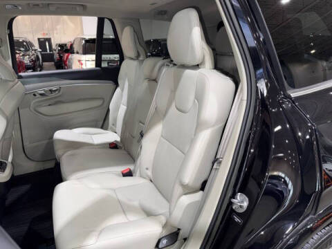 2022 Volvo XC90 T5 Momentum