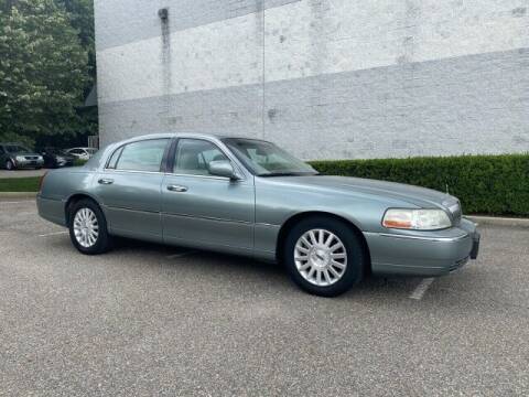 2004 Lincoln Town Car for sale at Select Auto in Smithtown NY