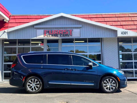 2025 Chrysler Pacifica Plug-In Hybrid Pinnacle