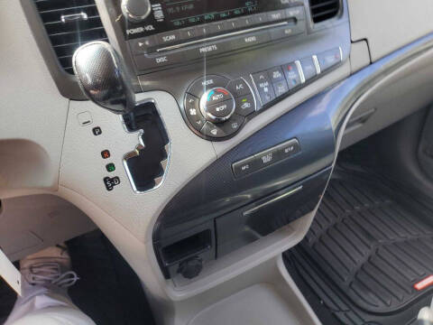 2011 Toyota Sienna SE 8-Passenger