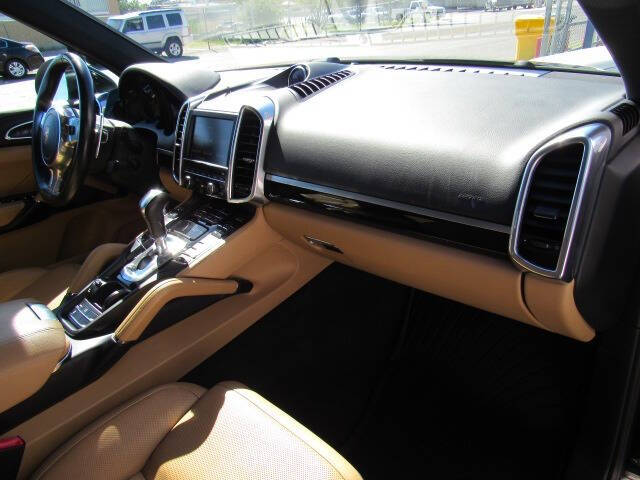 2014 Porsche Cayenne Platinum