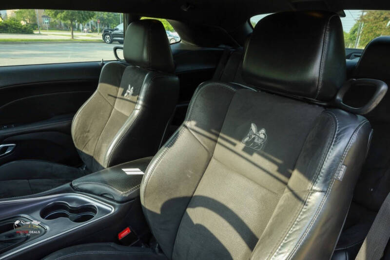 2017 Dodge Challenger 392 HEMI Scat Pack Shaker