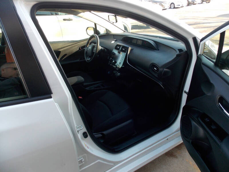 2021 Toyota Prius LE