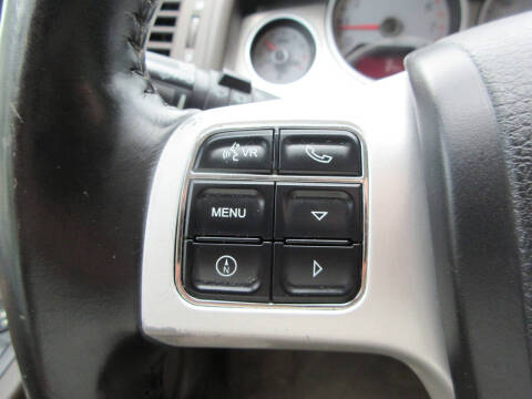 2012 Volkswagen Routan SE