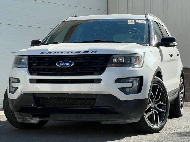 2017 Ford Explorer Sport's photo