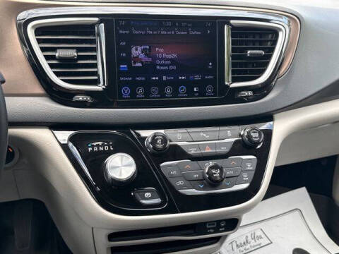 2017 Chrysler Pacifica Touring-L