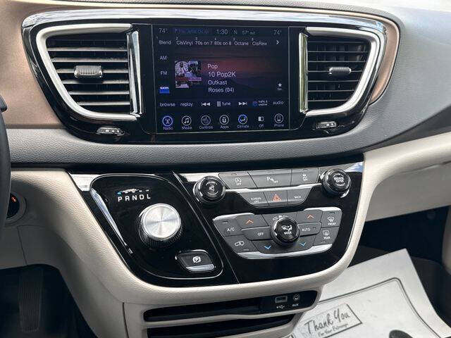 2017 Chrysler Pacifica Touring-L