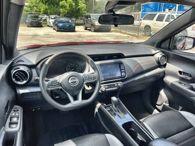 2023 Nissan Kicks SR