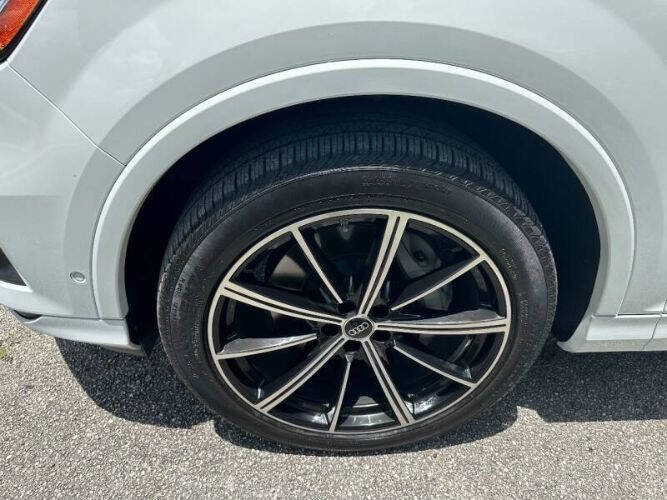 2023 Audi Q7 Premium Plus