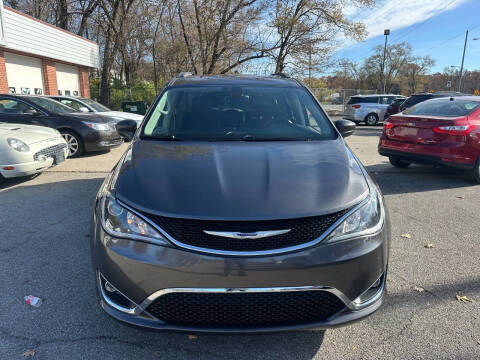 2017 Chrysler Pacifica Touring-L Plus