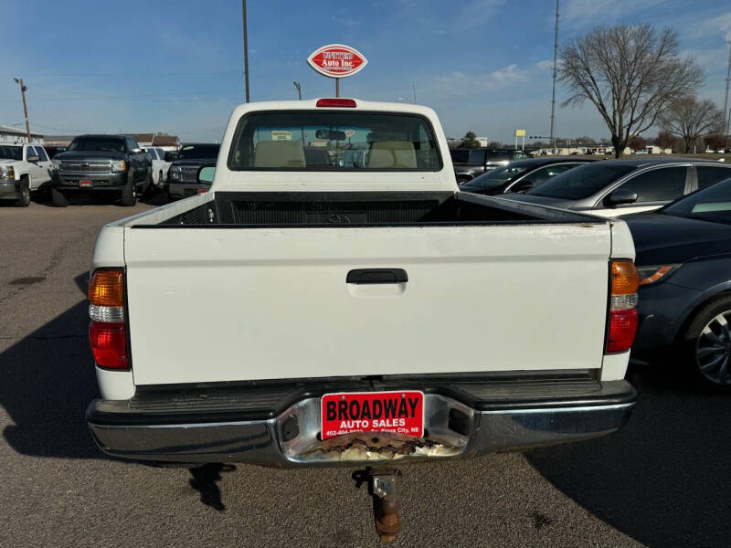 2004 Toyota Tacoma Base photo 5