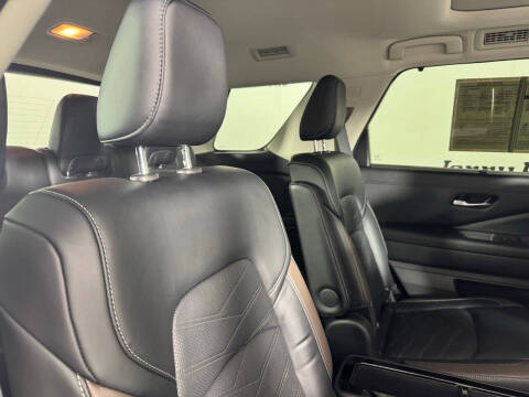 2023 Nissan Pathfinder Platinum