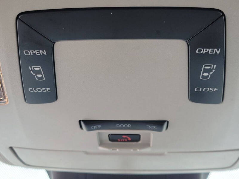 2022 Toyota Sienna LE 8-Passenger