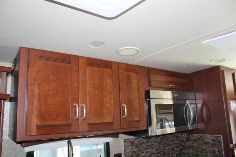 2014 Winnebago Forza 38R 340hp Cummins Diesel